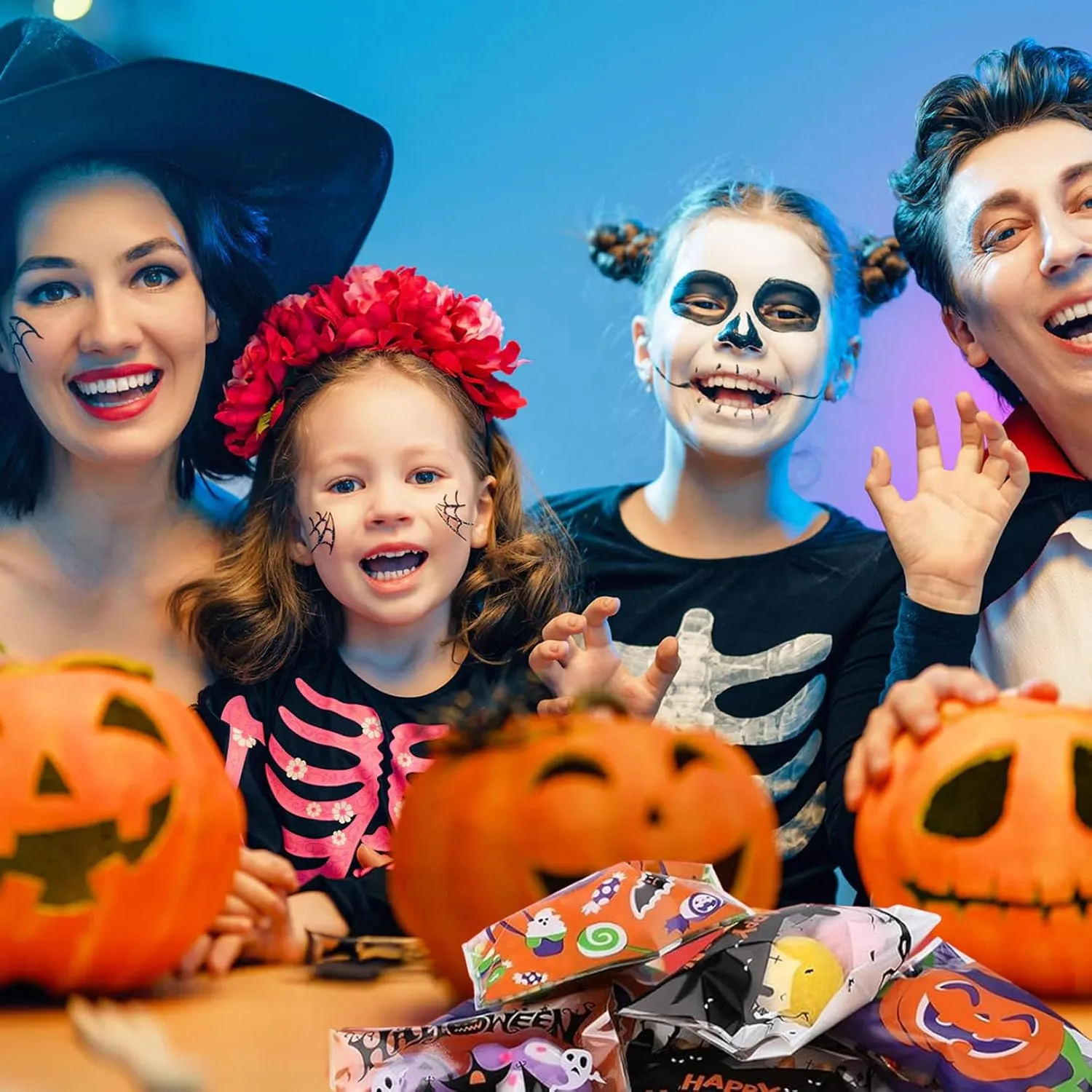 100Pcs Halloween Cellophane Bags Self Adhesive,Halloween Sweet Bags Small Trick or TreatBags for Cookies Biscuit Candy Goodie Gifts Jewelry HalloweenParty Favor Bags,10 * 10cm